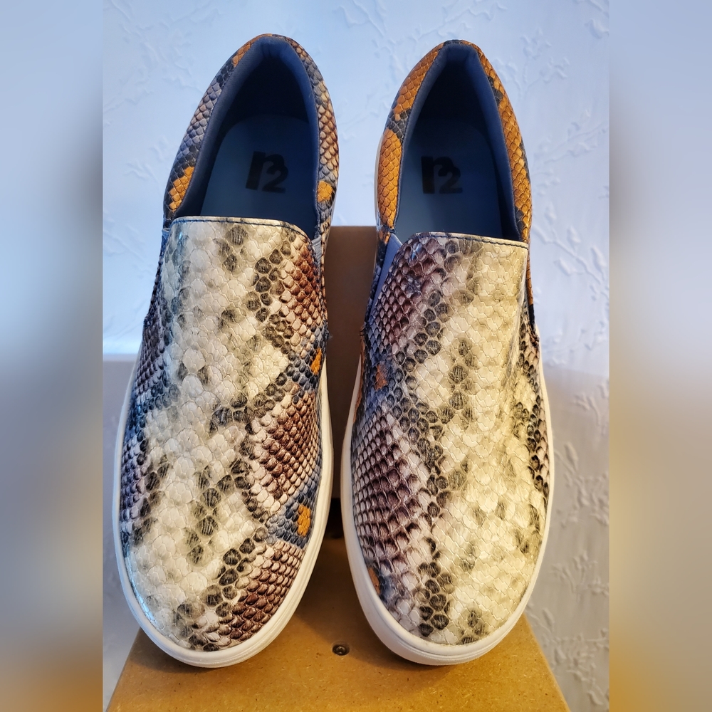 R2 Loafer